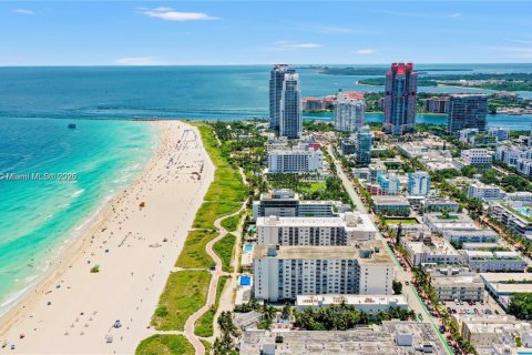 Condo in Miami Beach, Florida, 1 bedroom  № 2037093 - photo 9