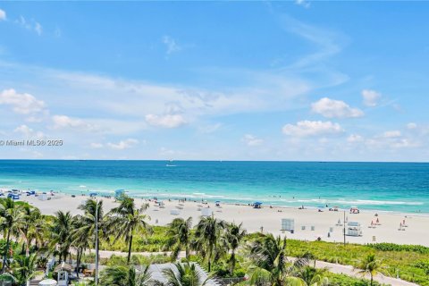 Condo in Miami Beach, Florida, 1 bedroom  № 2037093 - photo 16