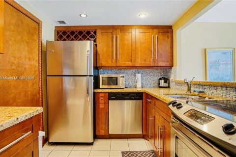 Condo in Miami Beach, Florida, 1 bedroom  № 2037093 - photo 4