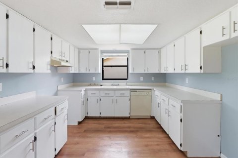 Immobilier commercial à vendre à Spring Hill, Floride: 4 chambres, 187.48 m2 № 2149262 - photo 4