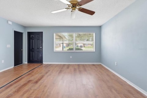 Immobilier commercial à vendre à Spring Hill, Floride: 4 chambres, 187.48 m2 № 2149262 - photo 5