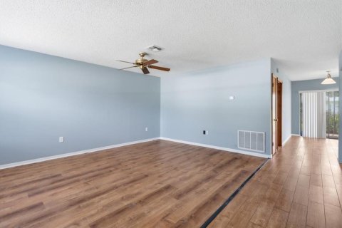 Immobilier commercial à vendre à Spring Hill, Floride: 4 chambres, 187.48 m2 № 2149262 - photo 6