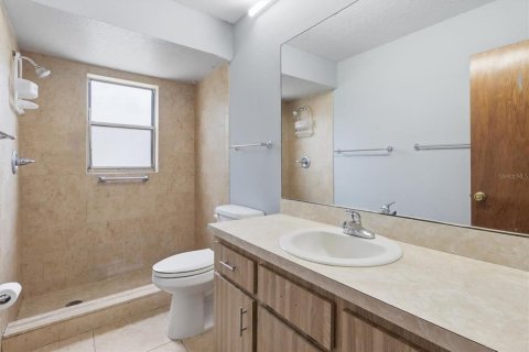 Immobilier commercial à vendre à Spring Hill, Floride: 4 chambres, 187.48 m2 № 2149262 - photo 8
