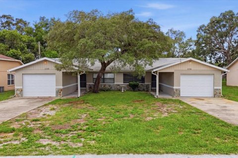 Immobilier commercial à Spring Hill, Floride 4 chambres, 187.48 m2 № 2149262
