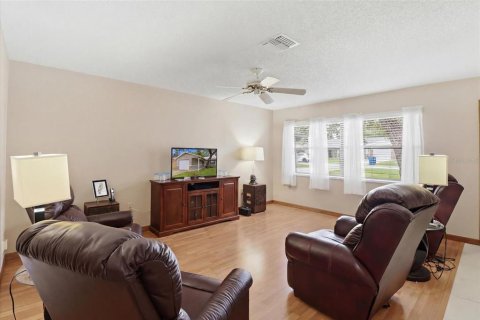 Immobilier commercial à vendre à Spring Hill, Floride: 4 chambres, 187.48 m2 № 2149262 - photo 12