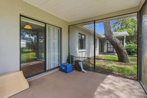 Immobilier commercial à vendre à Spring Hill, Floride: 4 chambres, 187.48 m2 № 2149262 - photo 15