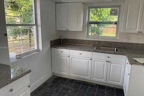 Villa ou maison à vendre à Fort Lauderdale, Floride: 3 chambres, 114.46 m2 № 1987935 - photo 2