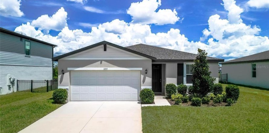 House in Auburndale, Florida 3 bedrooms, 157.47 sq.m. № 1885635