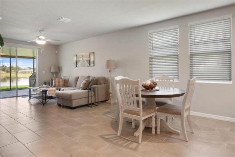 House in Auburndale, Florida 3 bedrooms, 157.47 sq.m. № 1885635 - photo 12