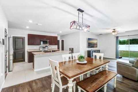 House in Sun City Center, Florida 5 bedrooms, 237.09 sq.m. № 2395886 - photo 7
