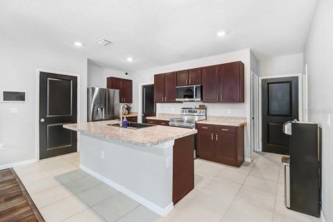 House in Sun City Center, Florida 5 bedrooms, 237.09 sq.m. № 2395886 - photo 12