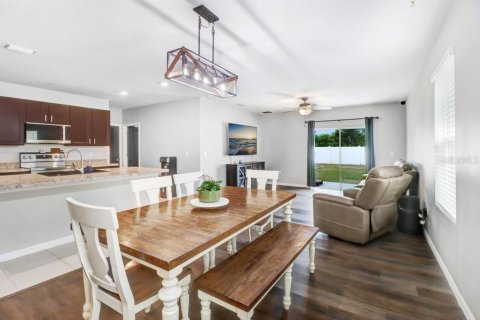 House in Sun City Center, Florida 5 bedrooms, 237.09 sq.m. № 2395886 - photo 8