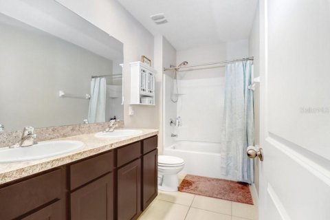House in Sun City Center, Florida 5 bedrooms, 237.09 sq.m. № 2395886 - photo 24
