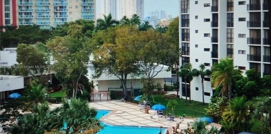 Кондоминиум с 2 спальнями в Санни-Айлс-Бич, Флорида № 1949654