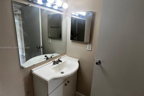 Copropriété à louer à Sunny Isles Beach, Floride: 2 chambres, 83.05 m2 № 1949654 - photo 12