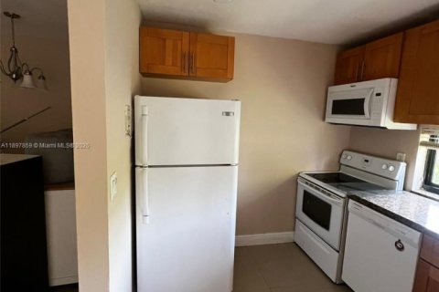 Снять в аренду кондоминиум в Санни-Айлс-Бич, Флорида 2 спальни, 83.05м2, № 1949654 - фото 6