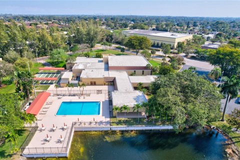 Condo in Tamarac, Florida, 2 bedrooms № 2074948 - photo 4