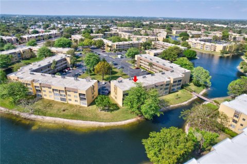 Condo in Tamarac, Florida, 2 bedrooms № 2074948