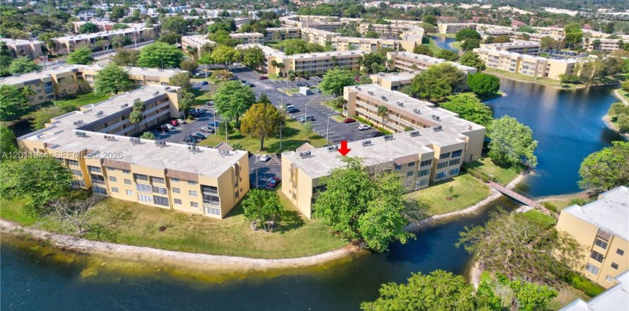 Condo in Tamarac, Florida, 2 bedrooms № 2074948