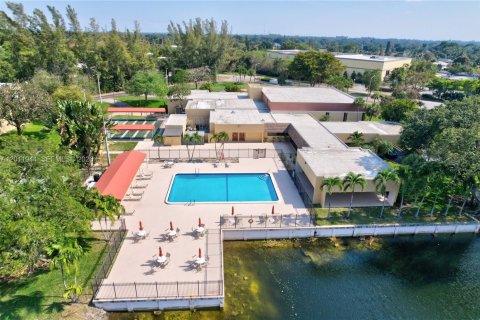 Condo in Tamarac, Florida, 2 bedrooms № 2074948 - photo 5