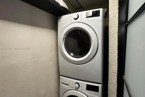 Touwnhouse à louer à Miami, Floride: 3 chambres, 162.95 m2 № 2032958 - photo 21