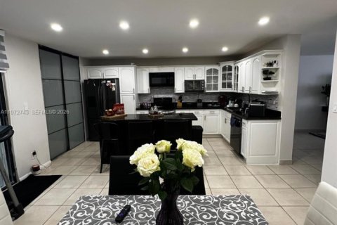 Touwnhouse à louer à Miami, Floride: 3 chambres, 162.95 m2 № 2032958 - photo 10