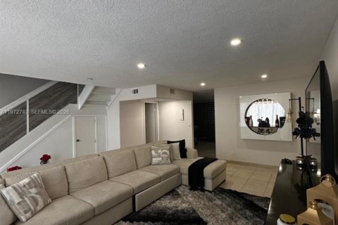 Touwnhouse à louer à Miami, Floride: 3 chambres, 162.95 m2 № 2032958 - photo 4