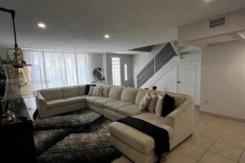 Touwnhouse à louer à Miami, Floride: 3 chambres, 162.95 m2 № 2032958 - photo 5