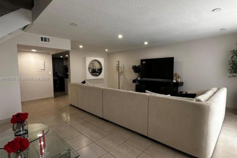 Touwnhouse à louer à Miami, Floride: 3 chambres, 162.95 m2 № 2032958 - photo 6