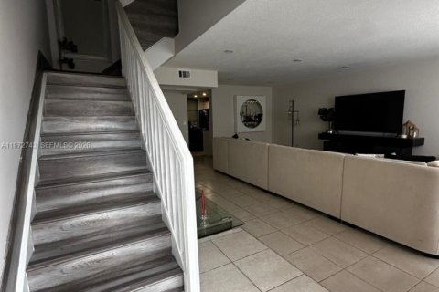 Touwnhouse à louer à Miami, Floride: 3 chambres, 162.95 m2 № 2032958 - photo 3