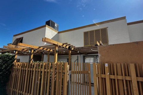 Touwnhouse à Miami, Floride 3 chambres, 162.95 m2 № 2032958