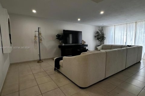 Touwnhouse à louer à Miami, Floride: 3 chambres, 162.95 m2 № 2032958 - photo 7