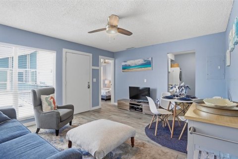 Condo in Madeira Beach, Florida, 1 bedroom  № 2229320 - photo 7