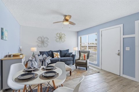 Condo in Madeira Beach, Florida, 1 bedroom  № 2229320 - photo 10