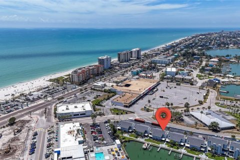 Condo in Madeira Beach, Florida, 1 bedroom  № 2229320 - photo 27