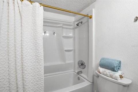 Condo in Madeira Beach, Florida, 1 bedroom  № 2229320 - photo 21