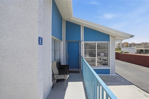 Condo in Madeira Beach, Florida, 1 bedroom  № 2229320 - photo 3