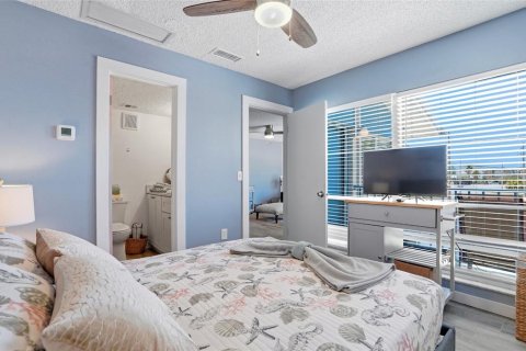 Condo in Madeira Beach, Florida, 1 bedroom  № 2229320 - photo 19