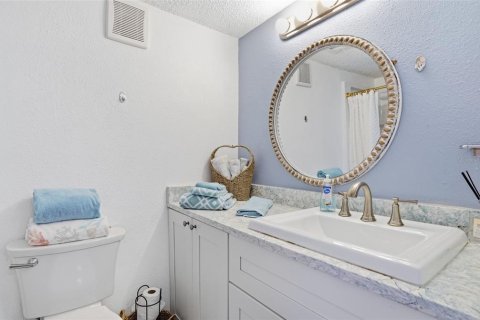 Condo in Madeira Beach, Florida, 1 bedroom  № 2229320 - photo 20