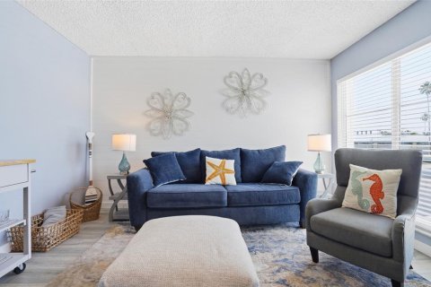 Condo in Madeira Beach, Florida, 1 bedroom  № 2229320 - photo 6