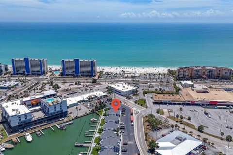 Condo in Madeira Beach, Florida, 1 bedroom  № 2229320 - photo 30