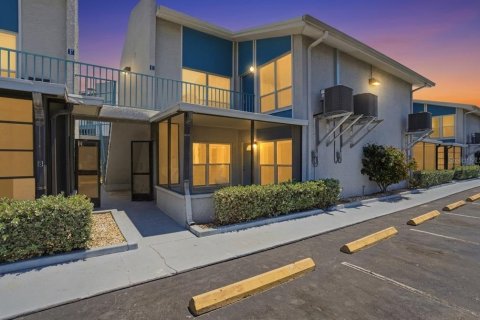 Condo in Madeira Beach, Florida, 1 bedroom  № 2229320 - photo 4