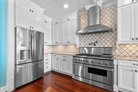 House in Kissimmee, Florida 4 bedrooms, 286.51 sq.m. № 1654595 - photo 13