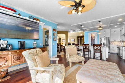 House in Kissimmee, Florida 4 bedrooms, 286.51 sq.m. № 1654595 - photo 10