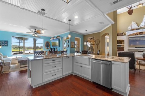 House in Kissimmee, Florida 4 bedrooms, 286.51 sq.m. № 1654595 - photo 15