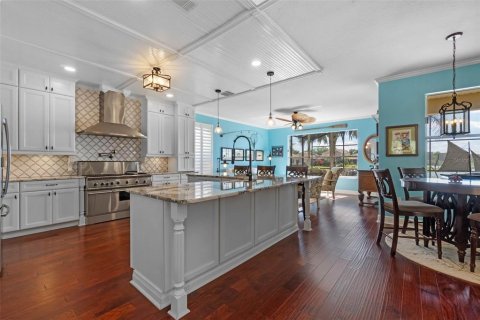 House in Kissimmee, Florida 4 bedrooms, 286.51 sq.m. № 1654595 - photo 12