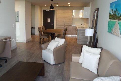 Кондоминиум с 2 спальнями в Холливуд, Флорида № 2021570