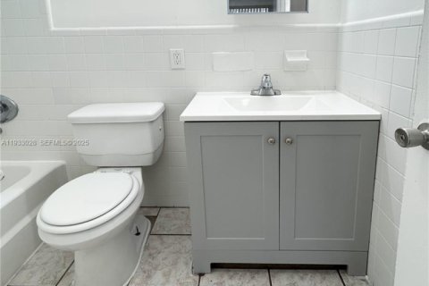 Снять в аренду квартиру в Уилтон-Мэнорс, Флорида 1 спальня, 52.03м2, № 1991811 - фото 7