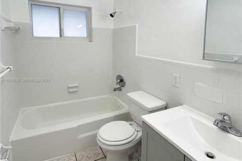 Снять в аренду квартиру в Уилтон-Мэнорс, Флорида 1 спальня, 52.03м2, № 1991811 - фото 8