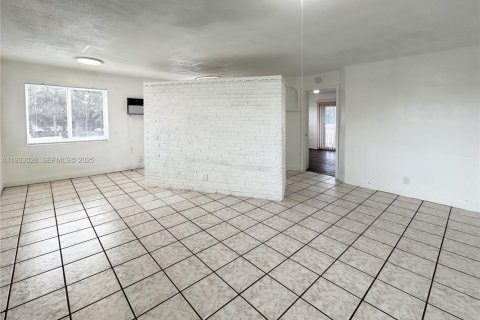 Снять в аренду квартиру в Уилтон-Мэнорс, Флорида 1 спальня, 52.03м2, № 1991811 - фото 6